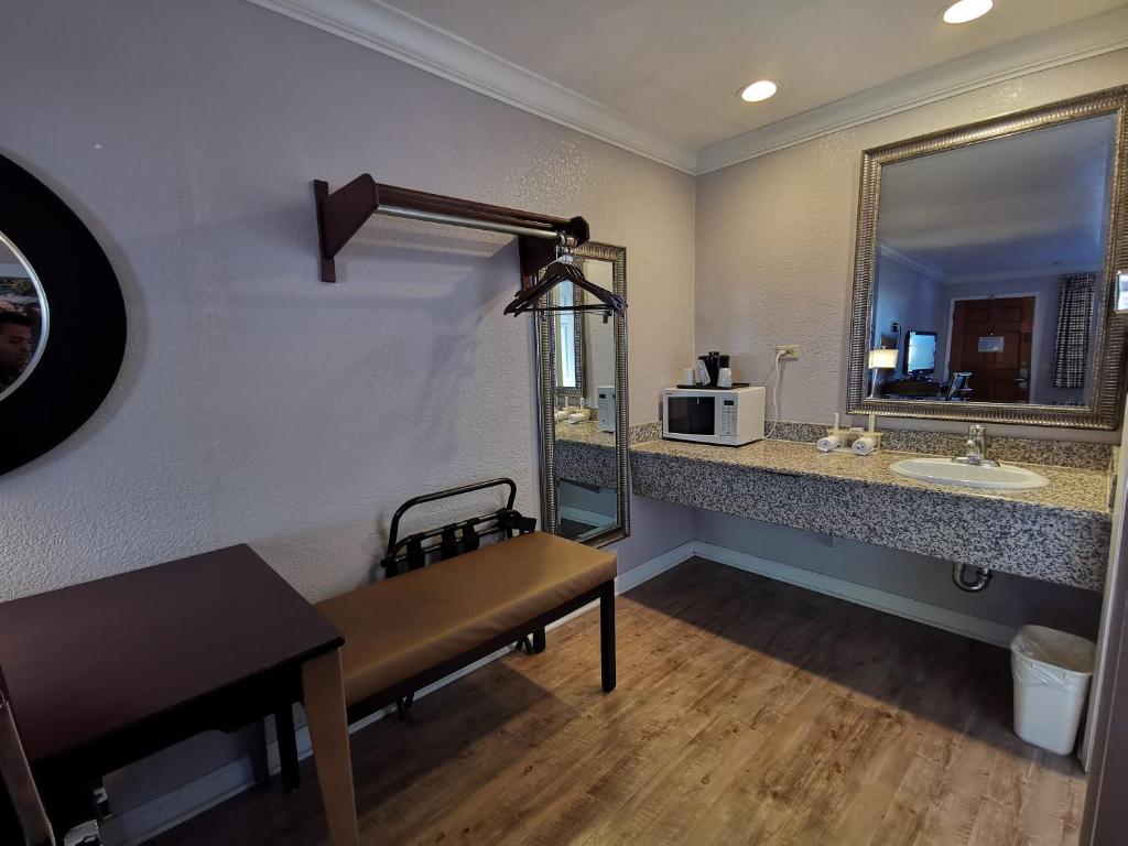 Journey Inn photo