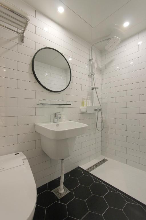 Seven Bricks Hotel photo