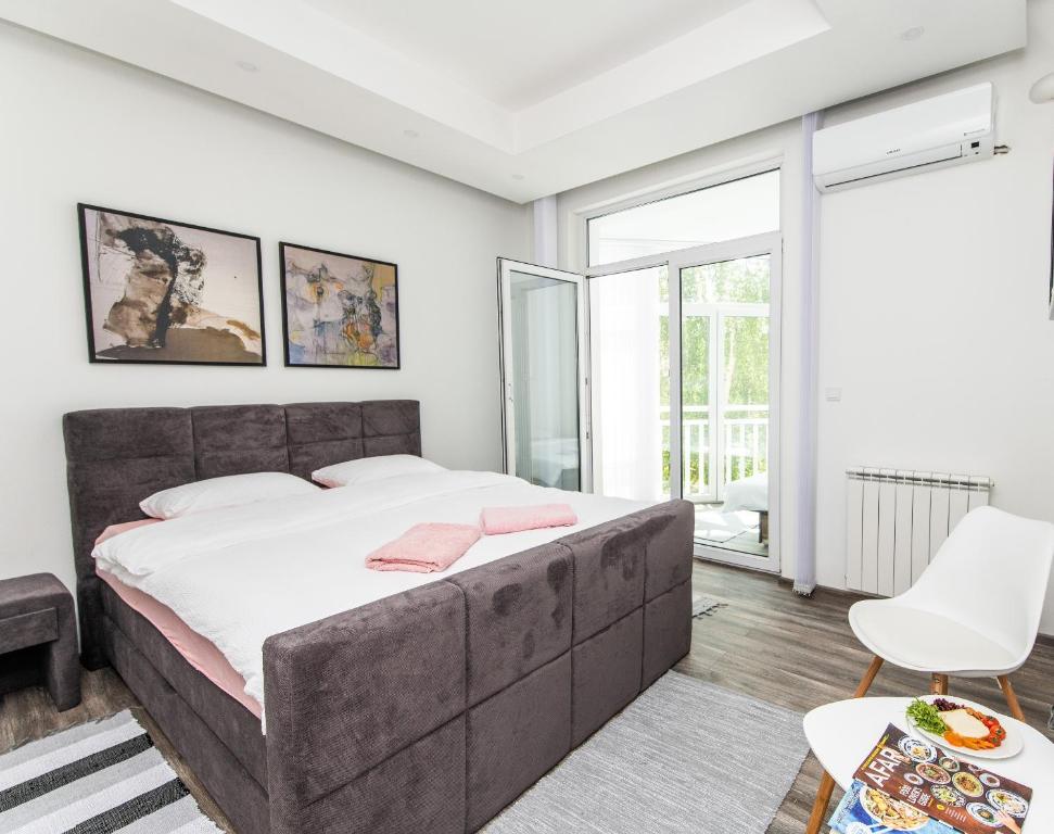 150sqm Apartment with 4 units! GREAT FOR GROUPS - 2