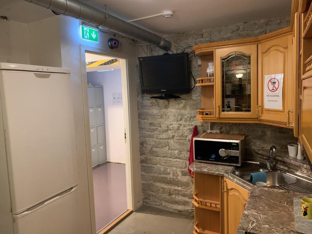 Kitchen, Suda Hostel in Tallinn