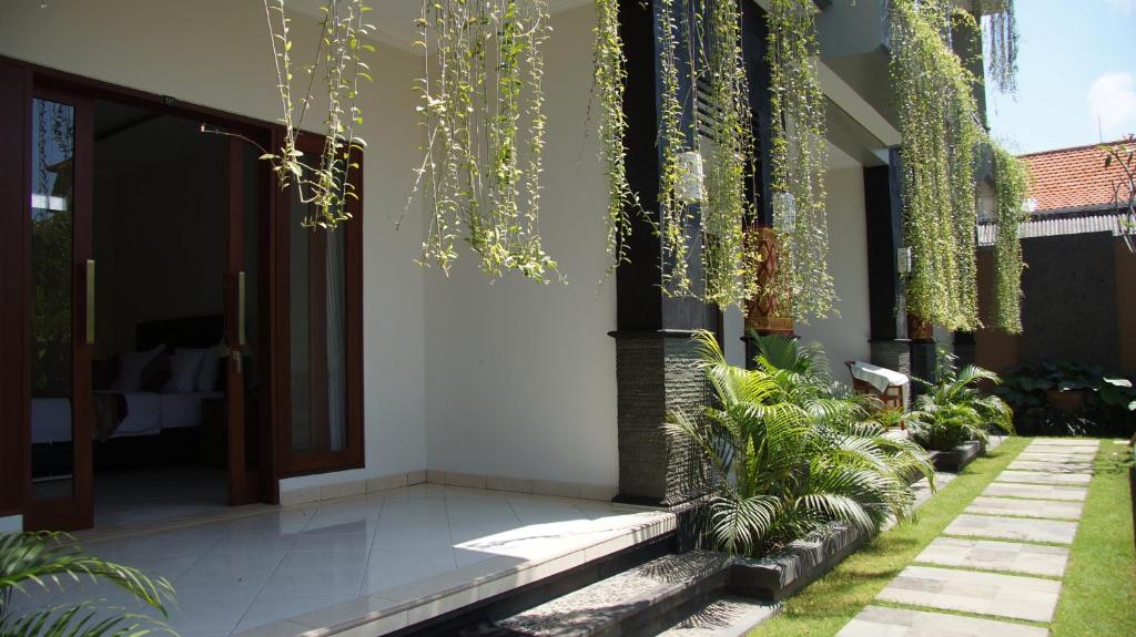 Surya Guest House Sanur photo