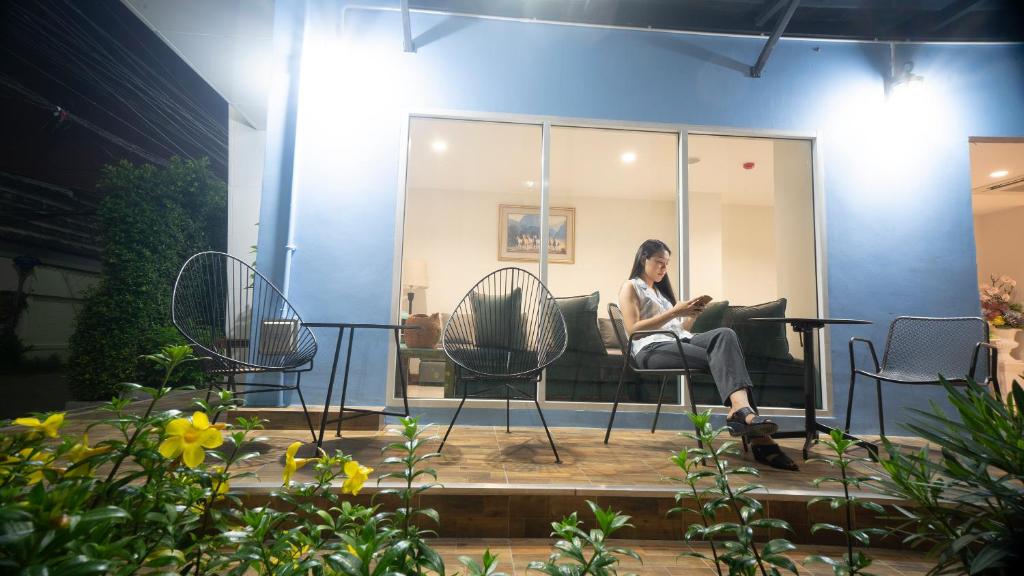 Shared lounge/TV area