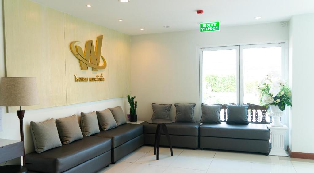 Entrance, The Willing Hotel and Residence in Bangkok