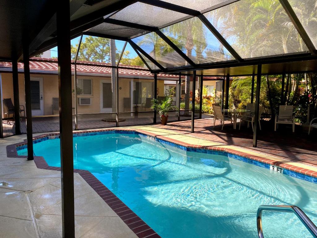 Tropical Villas Of Venice Beach photo