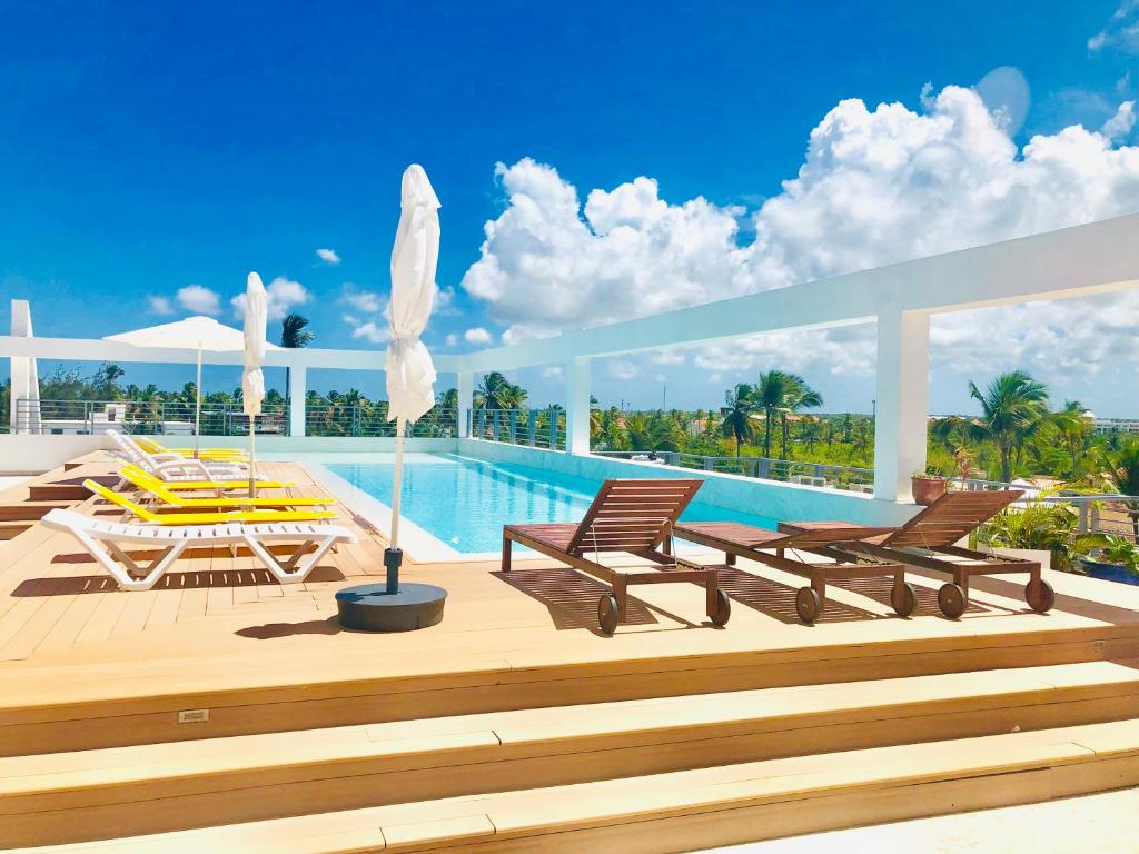 Ducassi Rooftop Pool & Beach Club