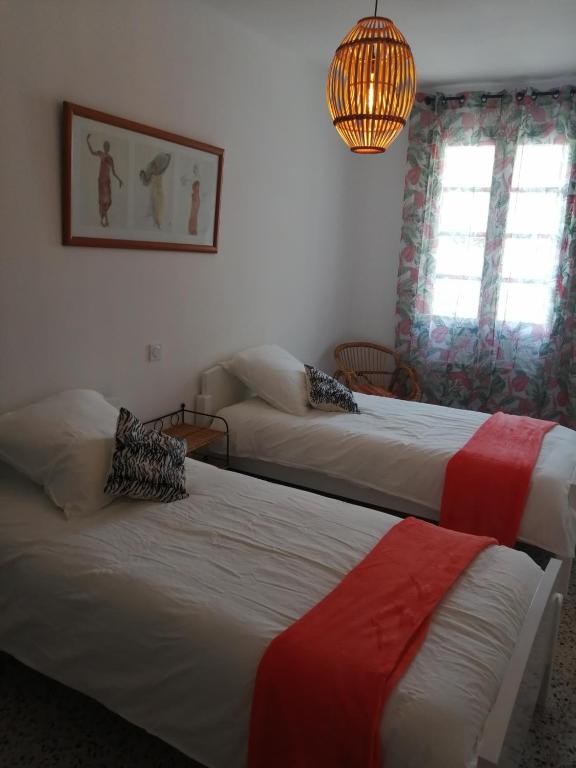 BEL APPARTEMENT SPACIEUX CENTRE VILLE UZES T3 - 4
