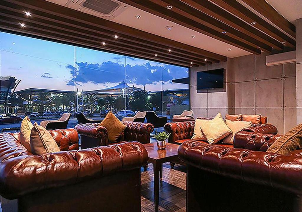 Shared lounge/TV area