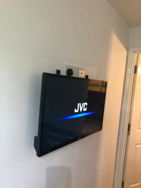 Cosy 2 bedroom Apartment -Heathrow Airport photo