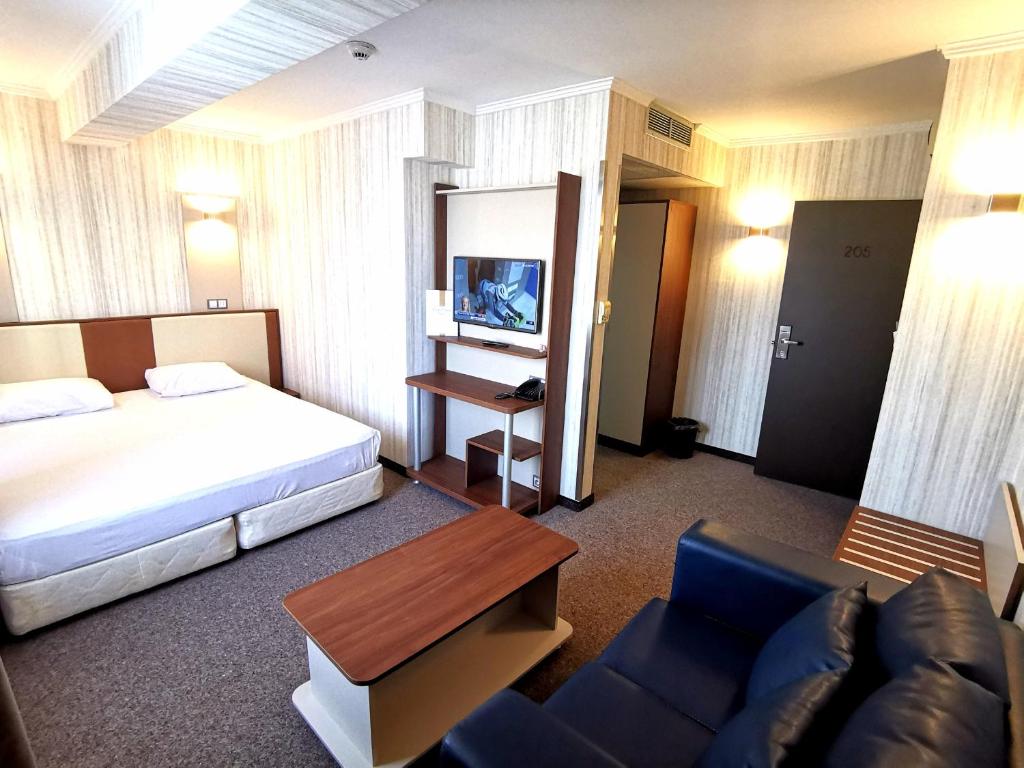 Elate Plaza Hotel photo
