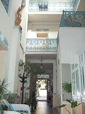 HOTEL MARCEILLAC，位于卡斯特尔萨拉桑的酒店