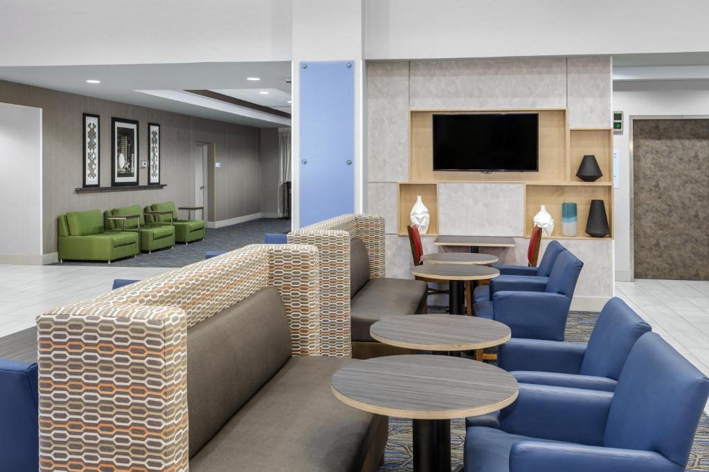 Holiday Inn Express South Portland Photo 39