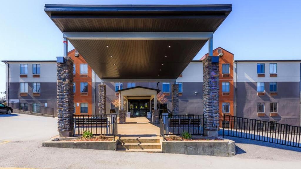 Holiday Inn Express Osage Beach - Lake of the Ozarks photo