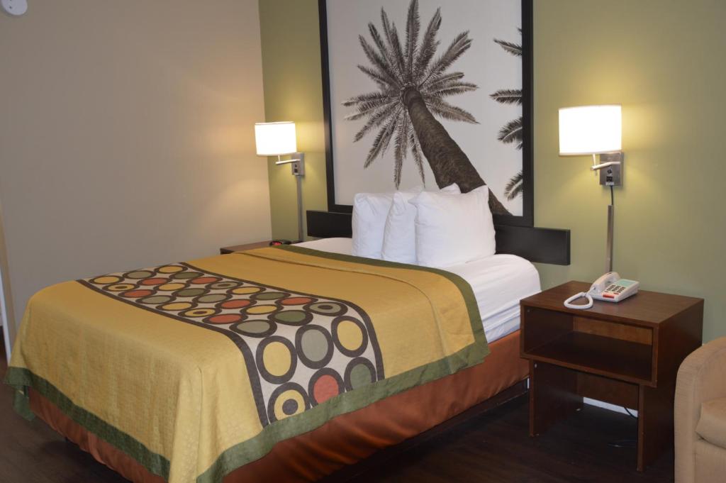 Super 8 By Wyndham Monticello photo