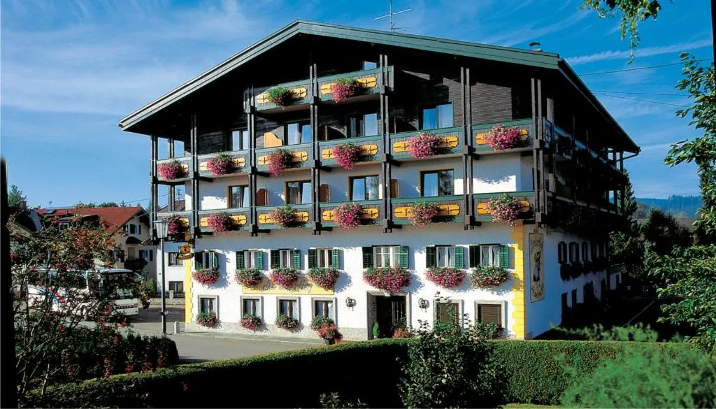Tirolerhof, hotel in Sankt Georgen im Attergau
