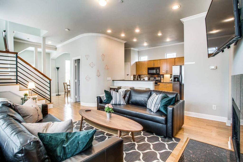 2 Unit Grand Oak Lawn house Perfect for Groups — Hotel in Dallas (TX)