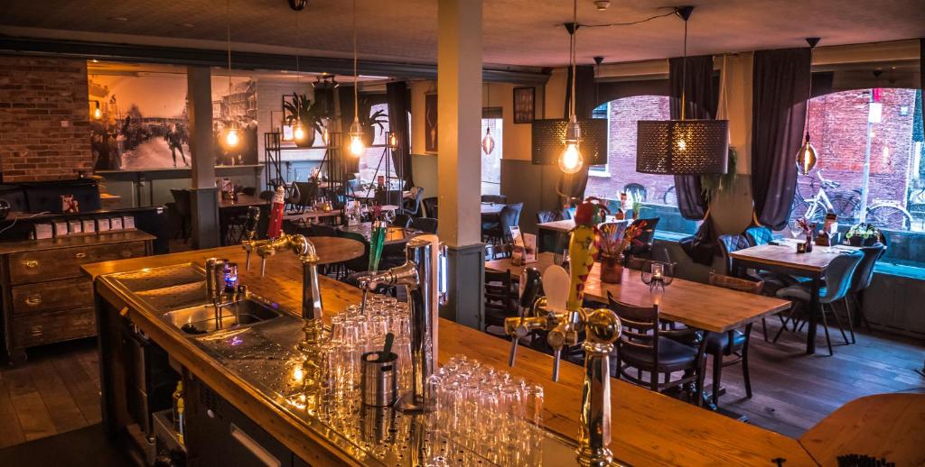 Restaurant, Hotel Cafe Restaurant 't Raedhus in Dongeradeel