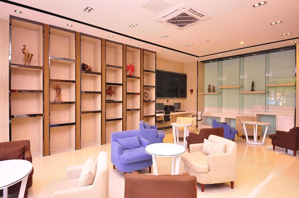 7 デイズ プレミアム 済南 洛口 服装市場 武英山 北路 (7 Days Premium Jinan Luokou Clothing Market Wuyingshan North Road)