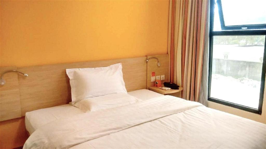 7 Days Inn Langzhong Qili Avenue photo