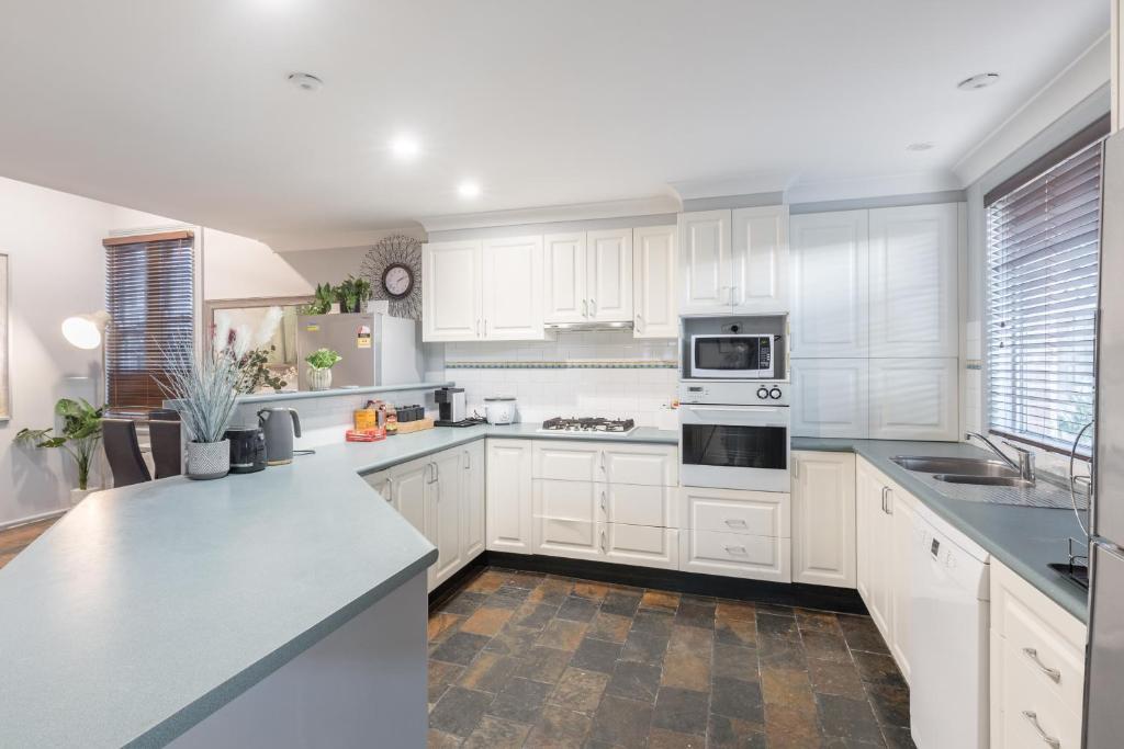 Boutique Private Rm situated in the heart of Burwood 7 - ROOM ONLY photo
