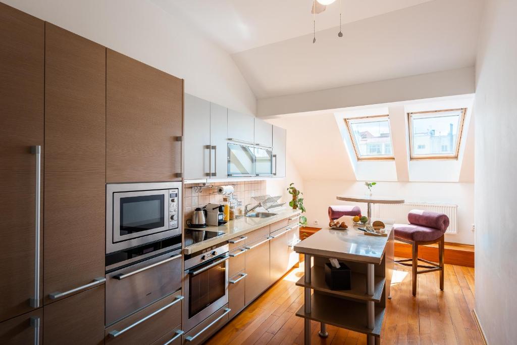 Kitchen, Apartments Almandine in Prague