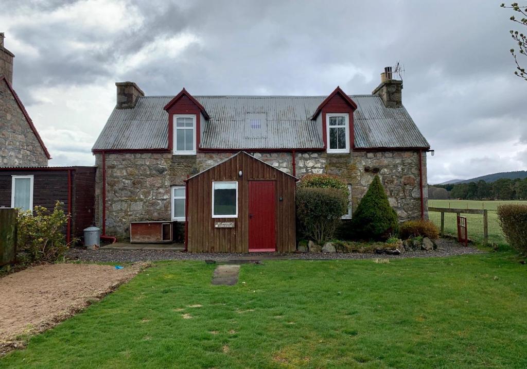 Beananach Cottage, rustic charm and simple living