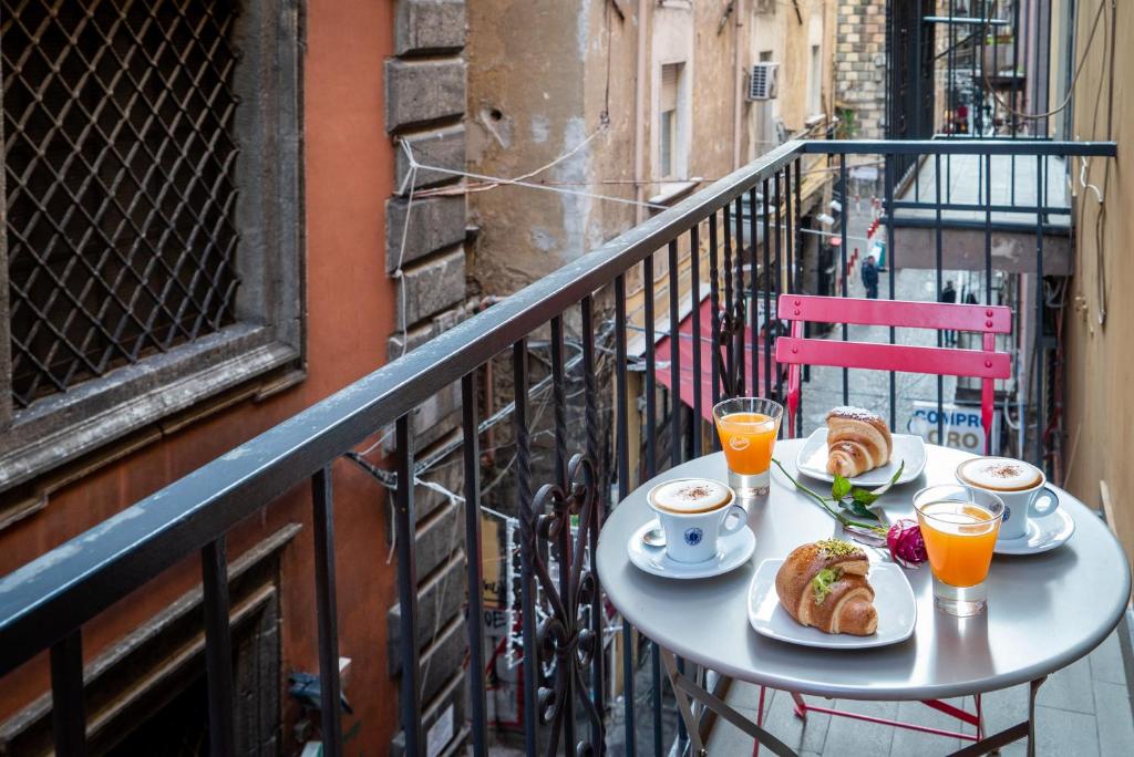 Food and beverages, NapoliViva in Naples