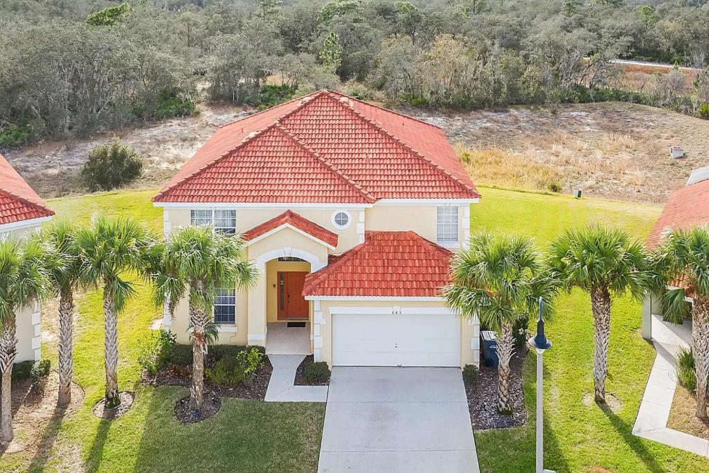 Share villa with other guests All bedrooms private Except Dorm room has 2 MALE roommates FEMALES tak — Hotel in Orlando (FL)
