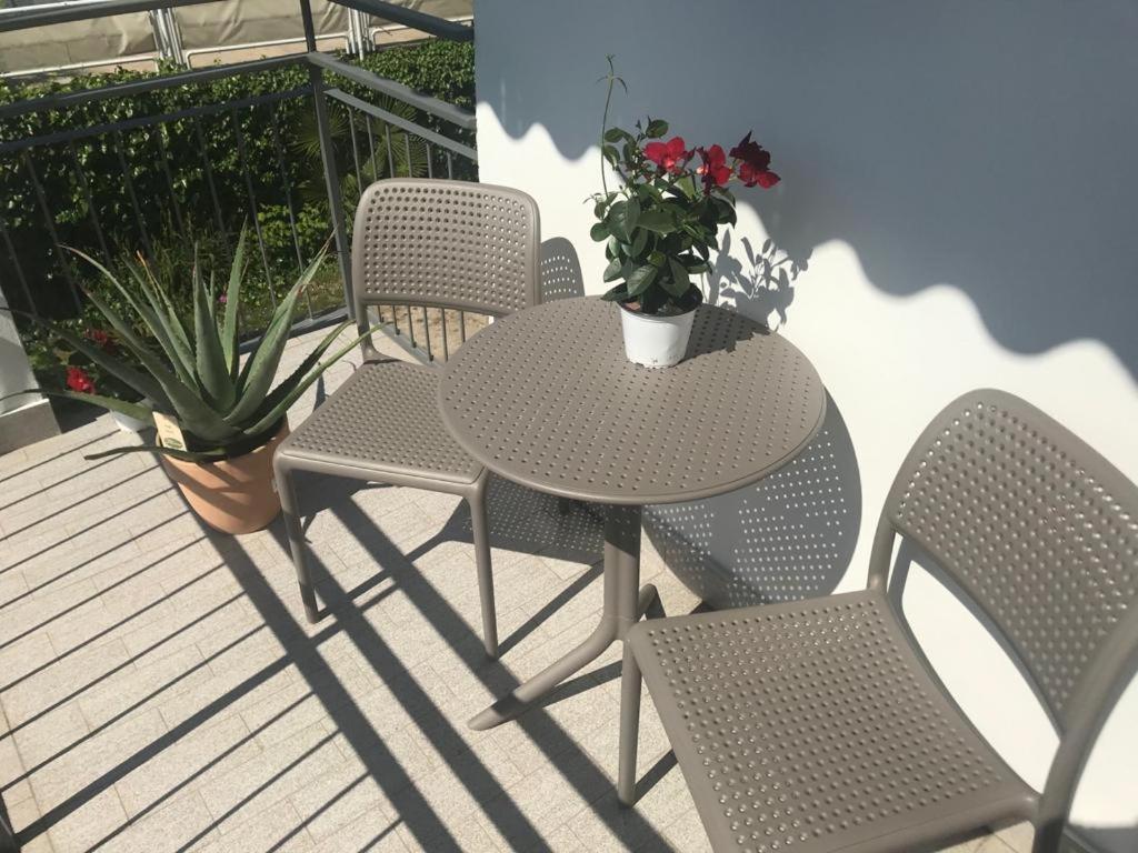 BLUE APARTMENT - a due passi dal lago, parcheggio privato - 3