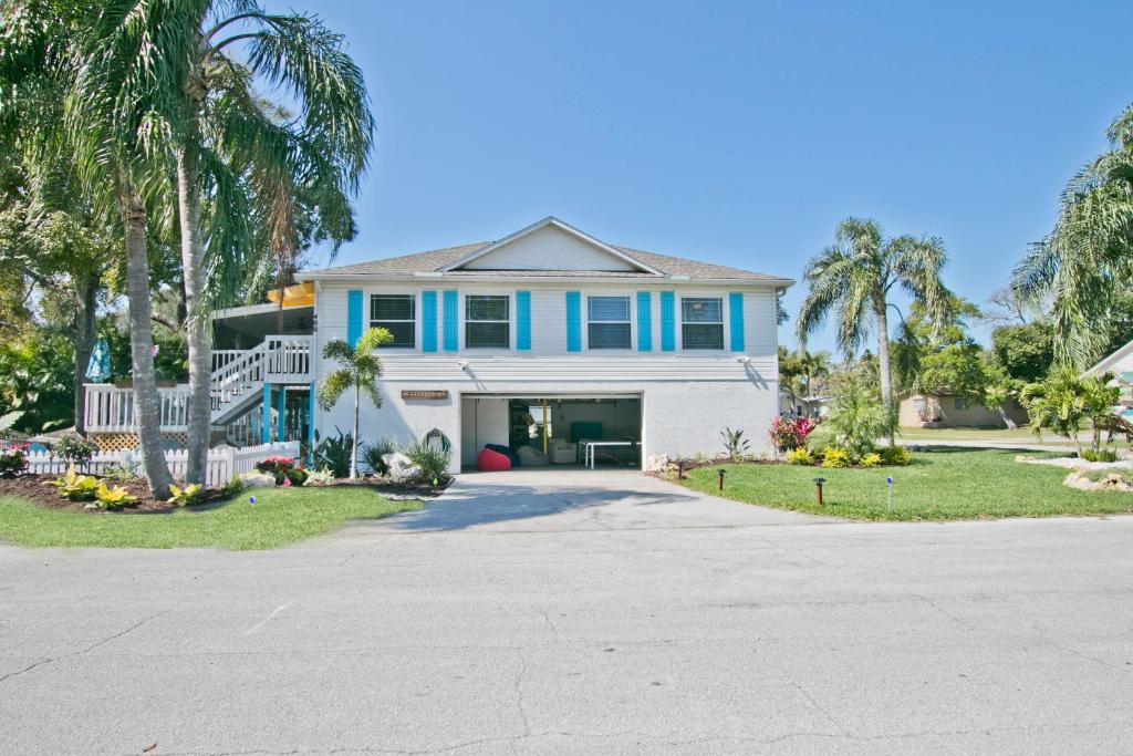 Ozona Studio with Shared Deck Steps to Gulf! in in Palm Harbor (FL