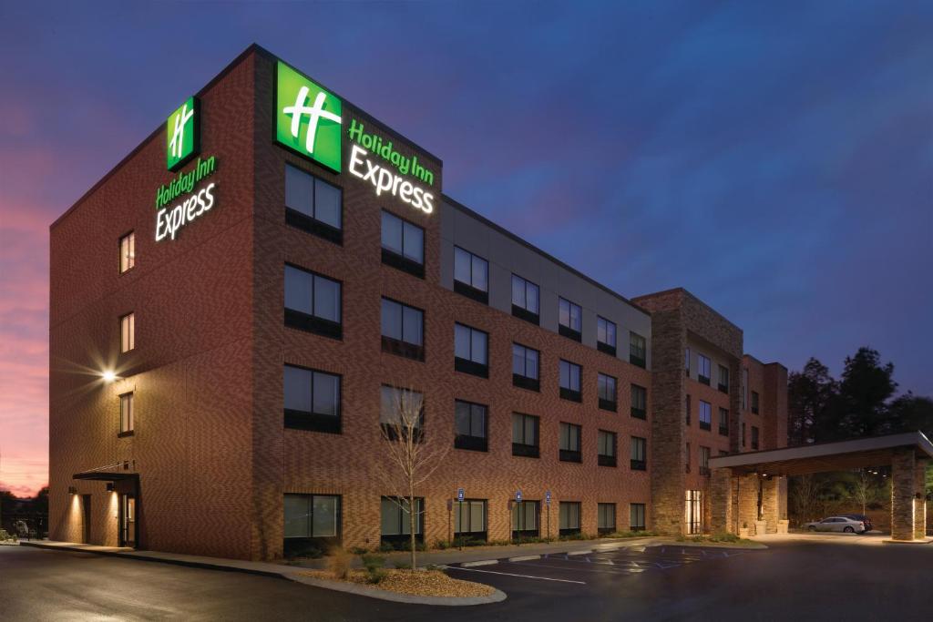 Holiday Inn Express Newnan photo