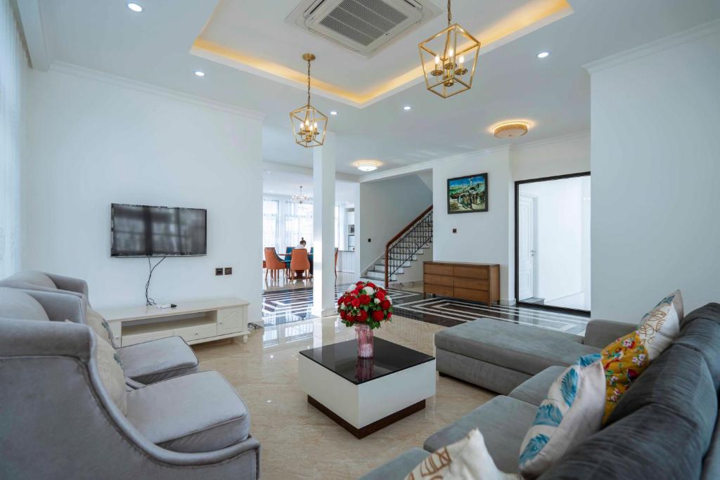 Luxury IDCWHiteHouse FLC Halong Golf &#038;Resort