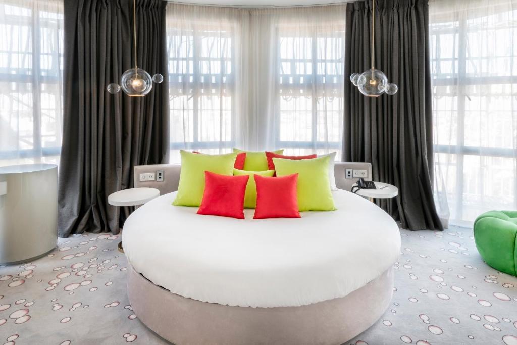 Vincci Capitol Hotel