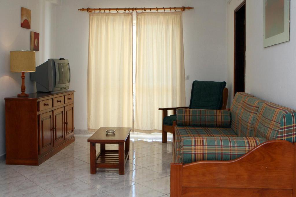 Apartamentos King's — Hotel rooms in Quarteira, Faro
