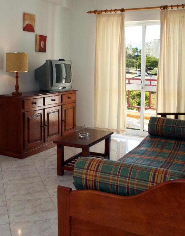 Apartamentos King's — Hotel rooms in Quarteira, Faro