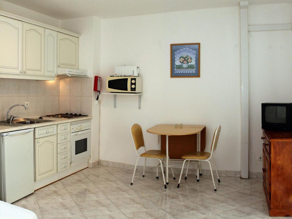 Apartamentos King's — Hotel rooms in Quarteira, Faro