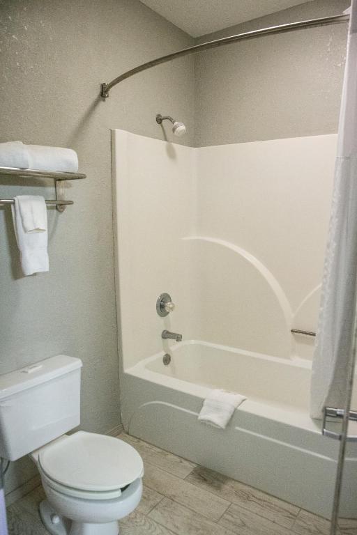 Mockingbird Inn & Suites Photo 17