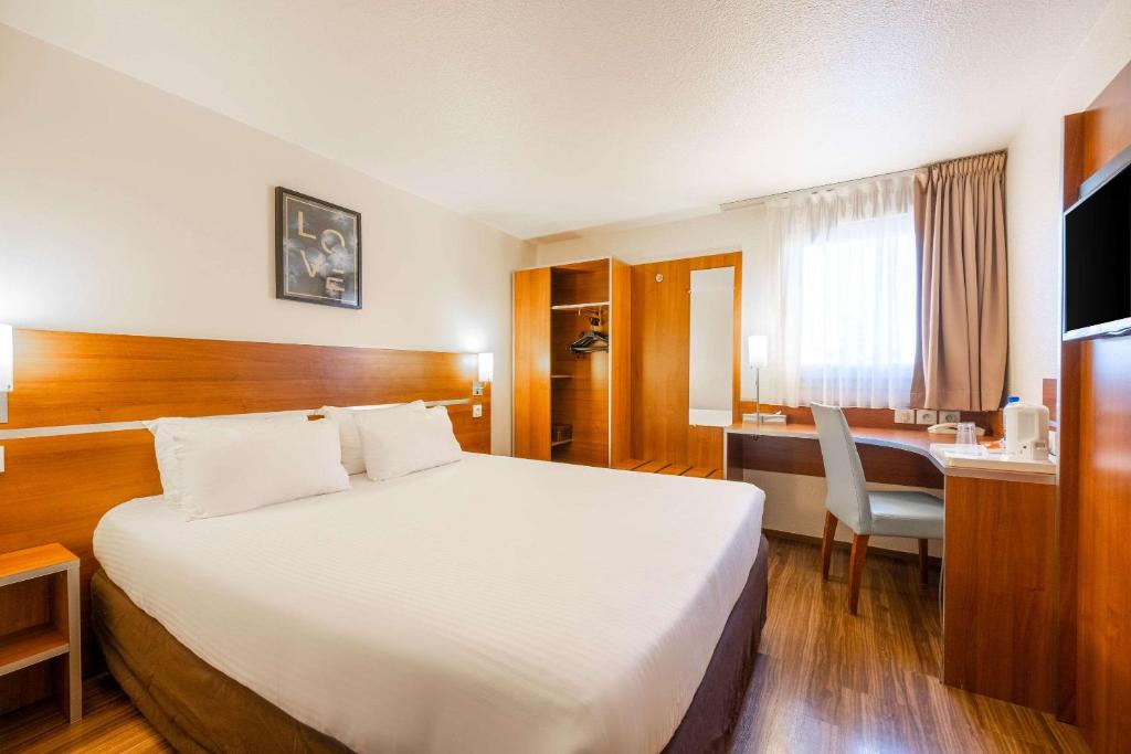 Comfort Hotel Aeroport Lyon St Exupery photo
