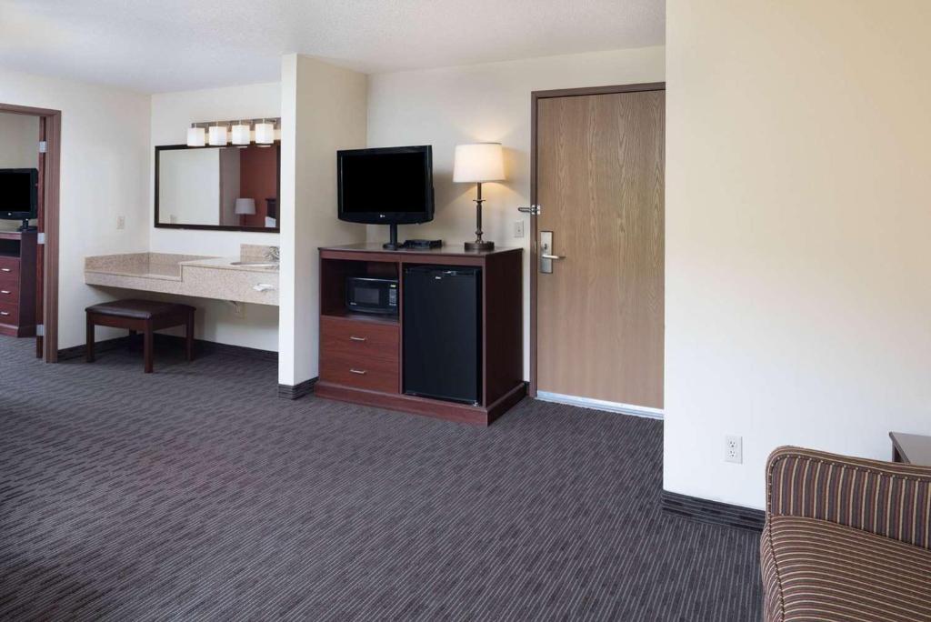 AmericInn by Wyndham Valley City - Conference Center Photo 3