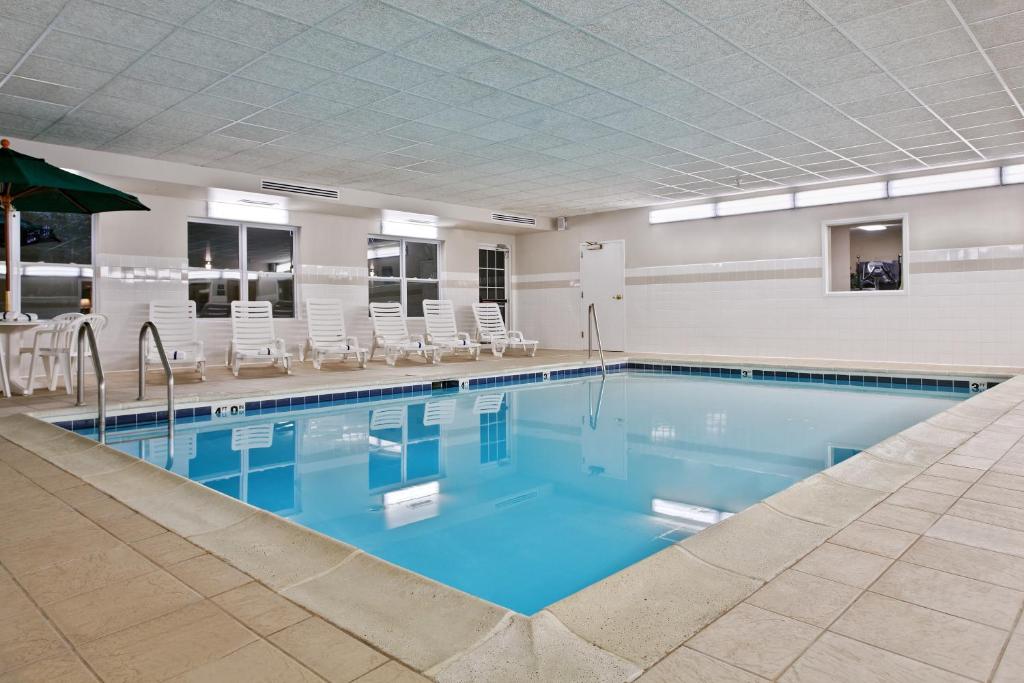 Country Inn & Suites by Radisson, Peoria North, IL photo