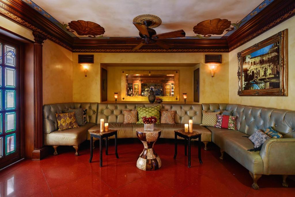 Pub/Lounge