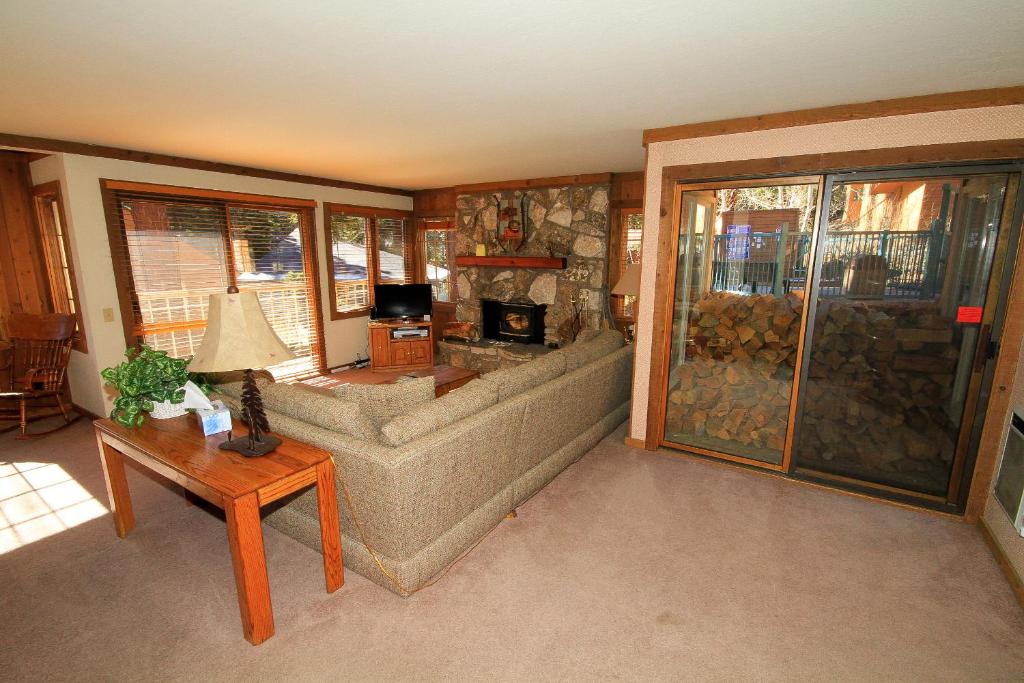 Mountainback #60, Corner Unit, Mammoth Lakes