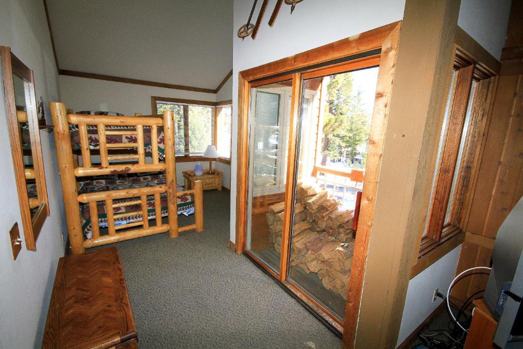Mountainback #63, Loft, Den, Mammoth Lakes