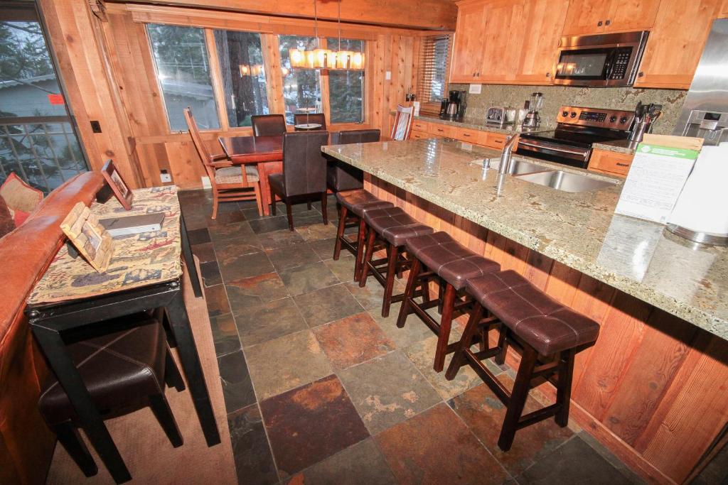 Mountainback #52, Loft, Corner, Mammoth Lakes