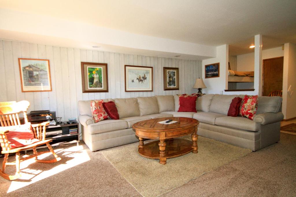 Discovery 4 #113, Mammoth Lakes