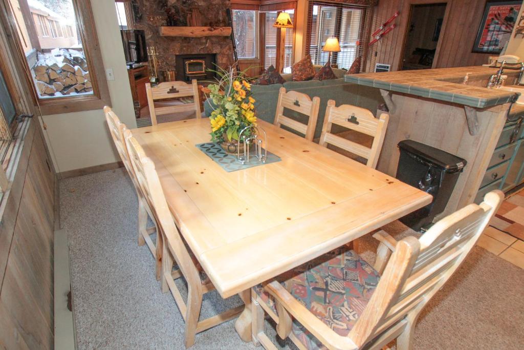 Mountainback #48, Corner Unit, Mammoth Lakes