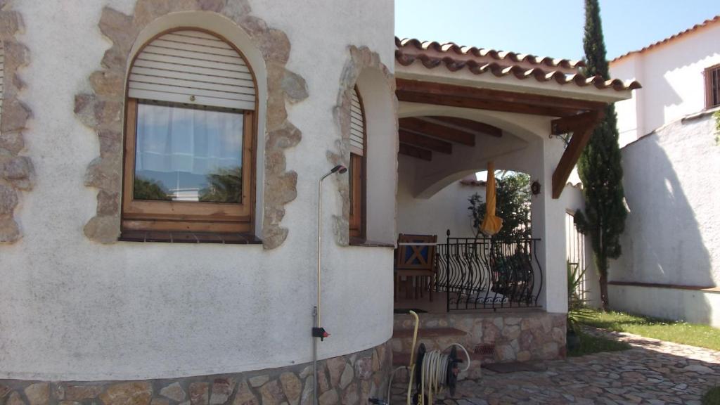 VILLA amb JARDÍ i AMARRE - 4