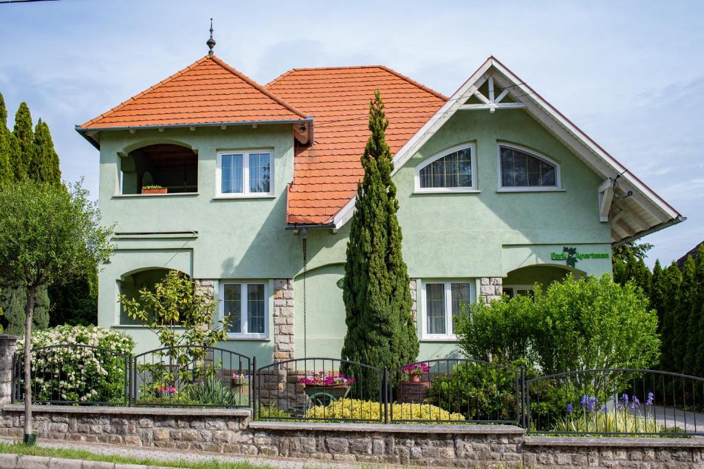 Park Apartman Heviz photo