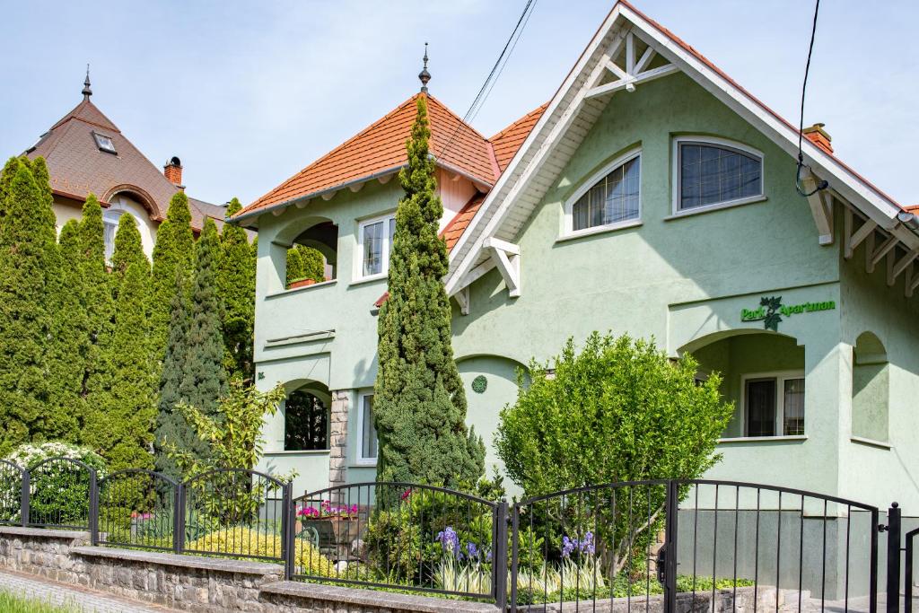 Exterior view, Park Apartman Heviz in Hévíz