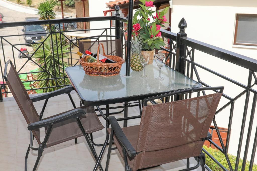Chrissomallis Apartments — Hotel in Skiathos Island