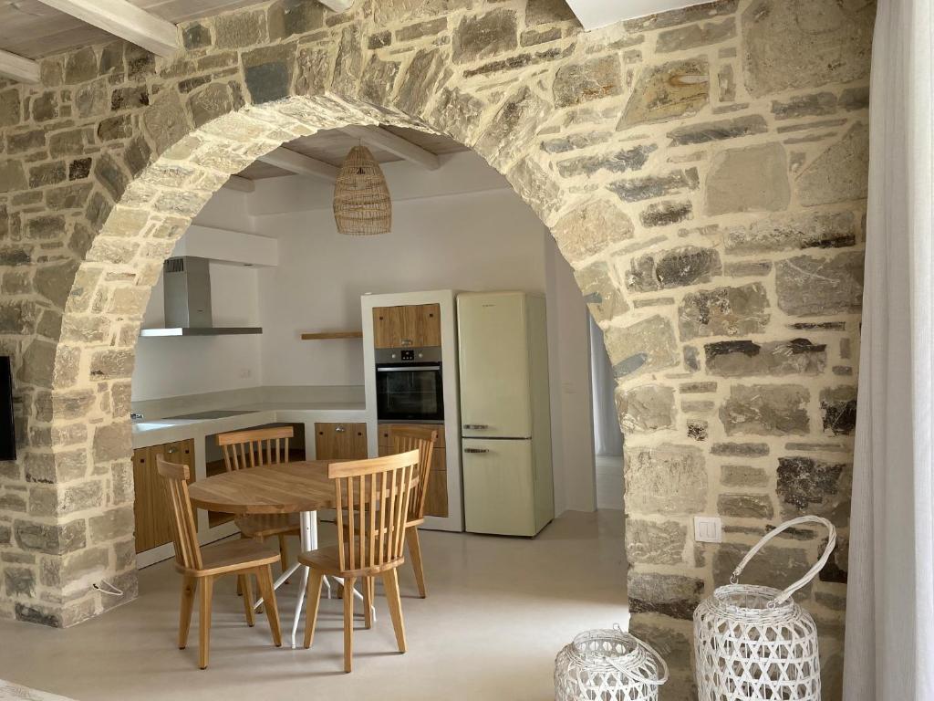 LAINI LUXURY SUITES photo